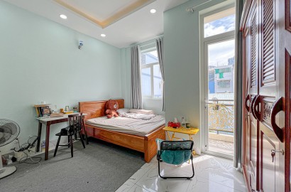 Serviced apartmemt for rent with balcony on Pham Viet Chanh street