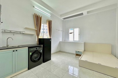 Bright studio apartmemt for rent on Banh Van Tran Street