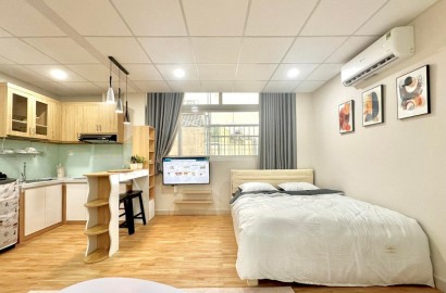 Spacious serviced apartmemt, washing machine on Bach Dang street in Tan Binh District