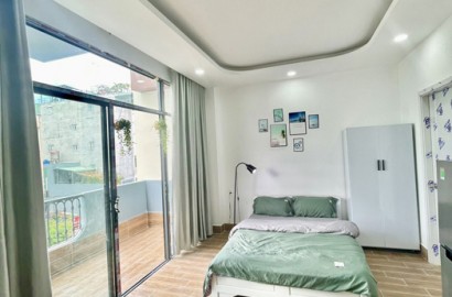 Studio apartmemt for rent with balcony on Pham Van Bach street in Tan Binh District