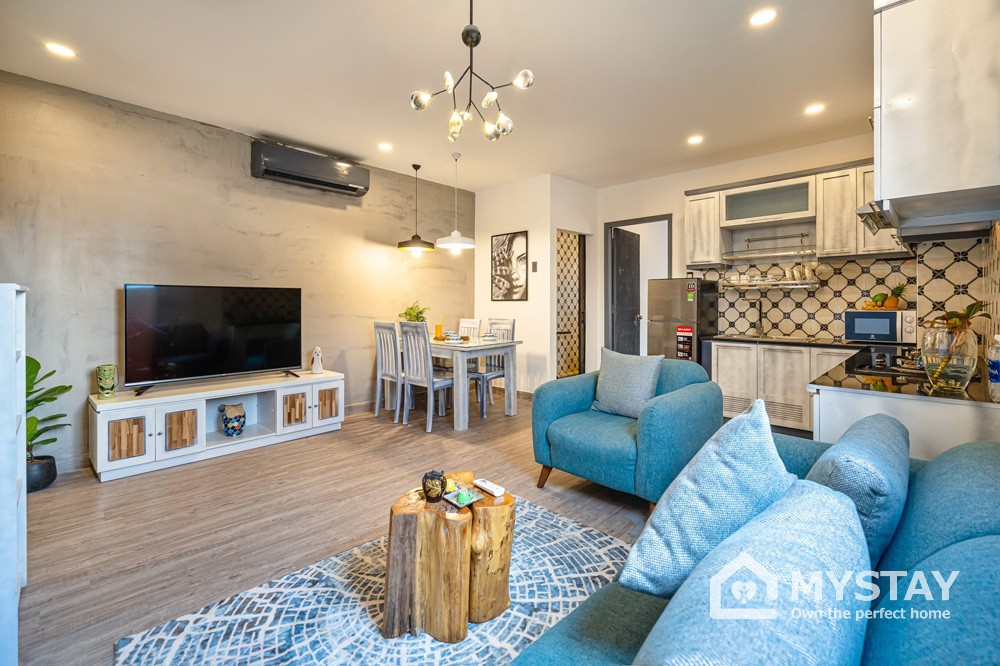 Nice decoration 2 bedrooms serviced apartment with large balcony on Nguyen Van Thu street