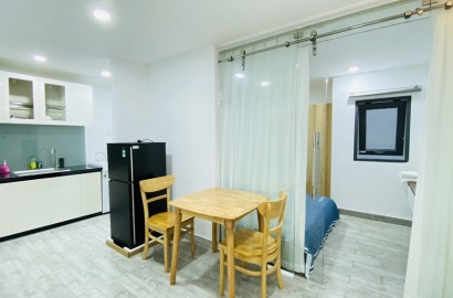 Cho thuê căn hộ 1 phòng ngủ, máy giặt riêng đường Trần Văn Đang