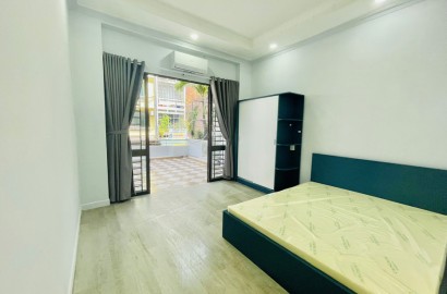 Spacious 1 bedroom apartmemt with large balcony, washing machine on Su Van Hanh Street