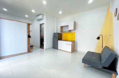 Serviced apartmemt for rent with balcony, washing machine on Nguyen Thi Huynh Street