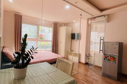 1 Bedroom apartment for rent, bathtub on Dinh Cong Trang Street