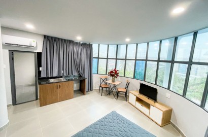 Studio apartment with wide view window on Ung Van Khiem street