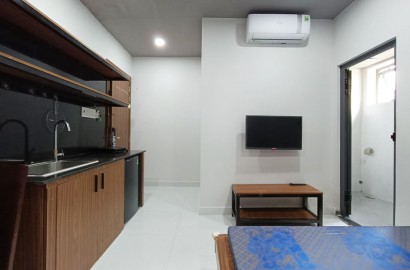 Small studio for rent with window on Hoang Ke Viem street
