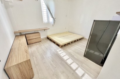 Bright studio apartmemt for rent on Nguyen Van Thuong Street