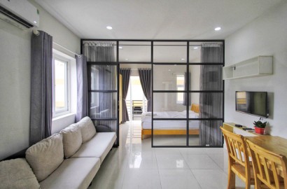 1 bedroom apartment with balcony, private washing machine in Thao Dien area