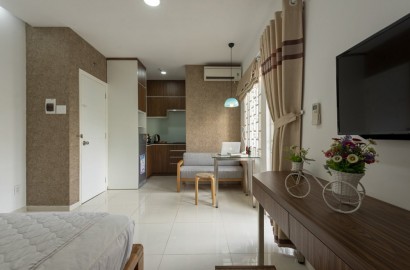 Serviced apartmemt for rent with balcony on Nguyen Cuu Van Street - Binh Thanh District
