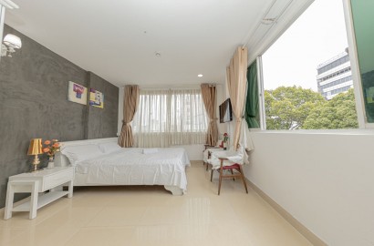 Studio apartment with two open sides with windows on Nguyen Thi Minh Khai street