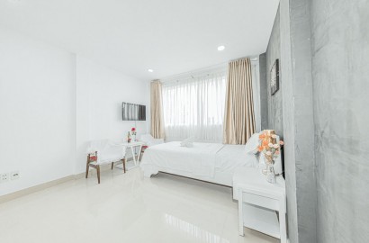 White tone studio with window on Nguyen Thi Minh Khai street