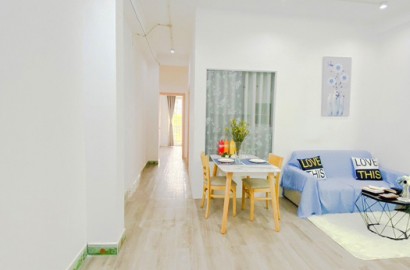 Cho thuê căn hộ dịch vụ 2 phòng ngủ riêng có ban công đường Hoàng Diệu