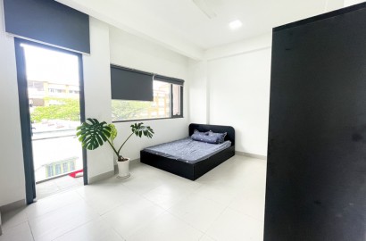 Studio apartmemt for rent with balcony on Do Thua Luong street