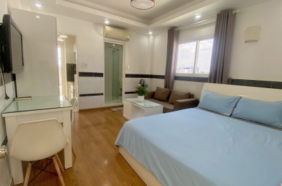 Serviced apartment for rent with large balcony on Au Duong Lan Street