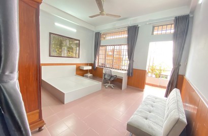 1 Bedroom apartment for rent with balcony, bathtub, washing machine on Phan Van Trị street