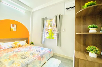 Cho thuê căn hộ 1 phòng ngủ riêng có cửa sổ đường Trần Khắc Chân