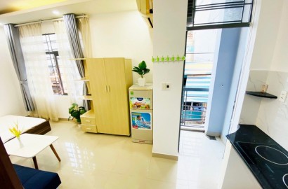 Serviced apartmemt for rent with balcony on Chan Hung street in Tan Binh District