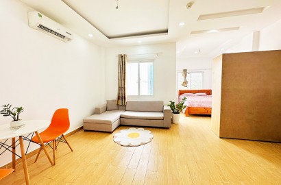 Serviced apartmemt for rent with balcony on Giai Phong street