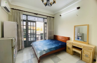 Studio apartmemt for rent with balcony on Phung Van Cung street in Phu Nhuan District