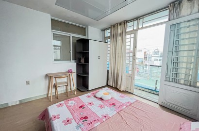 Studio apartmemt for rent with balcony on Lac Long Quan street