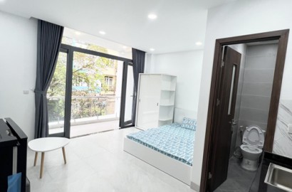 Serviced apartmemt for rent with balcony on Dang Thuy Tram street