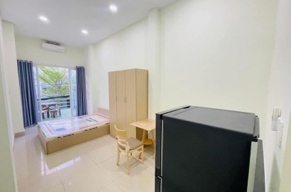 Studio apartmemt for rent with balcony on Bach Dang street