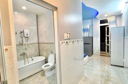Cho thuê căn hộ studio có bồn tắm và ban công đường Phan Anh