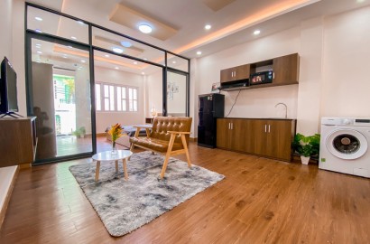 Spacious 1 bedroom apartmemt with balcony on Cach Mang Thang 8 Street