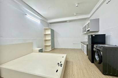 Studio apartmemt for rent on the ground floor on Banh Van Tran Street