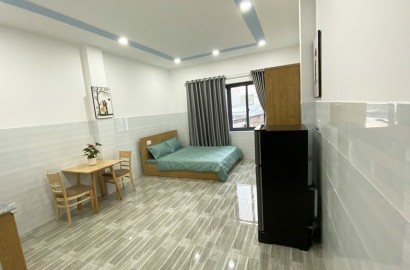 Serviced apartmemt for rent with window on Ung Van Khiem street