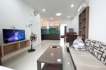 1 bedroom apartment, large living room on Thach Thi Thanh street near Le Van Tam park