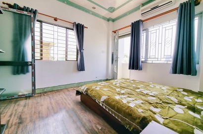 1 Bedroom apartment for rent with balcony on Le Dai Hanh street
