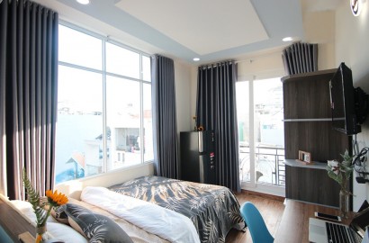 Serviced apartment with balcony on Phung Van Cung street in Phu Nhuan District