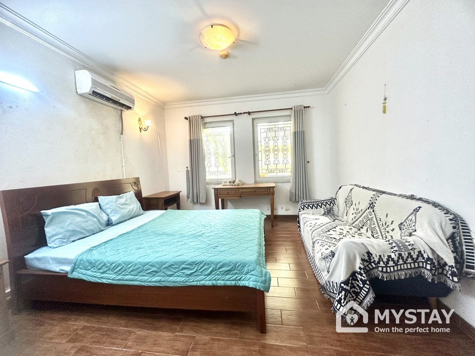 Cho thuê căn hộ dịch vụ 2 phòng ngủ riêng có ban công đường Nguyễn Văn Hưởng