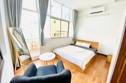 Serviced apartmemt for rent with balcony on Nguyen Van Lac street