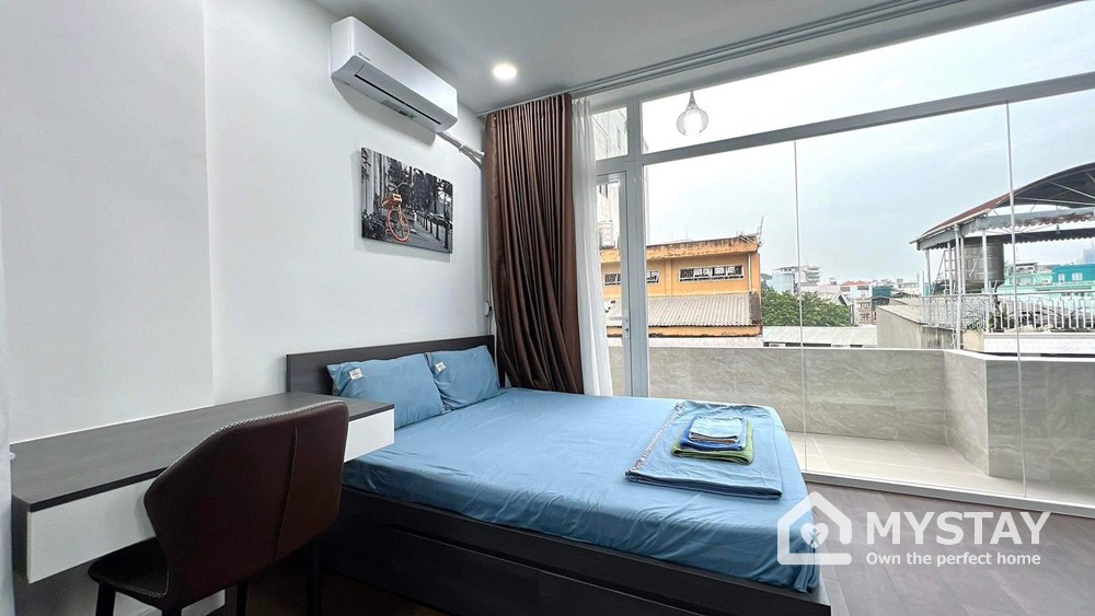 Cho thuê căn hộ 1 phòng ngủ riêng có ban công đường Thạch Thị Thanh Quận 1