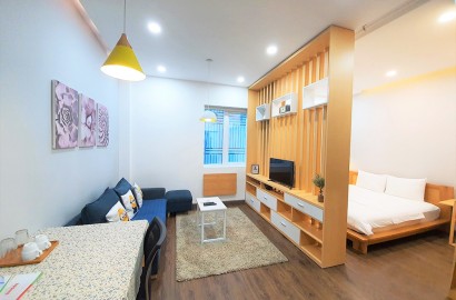 Wooden floor serviced apartment for rent on Truong Sa street in Binh Thanh District