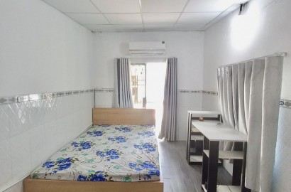 Studio apartmemt for rent with balcony, washing machine on Tran Hung Dao Street