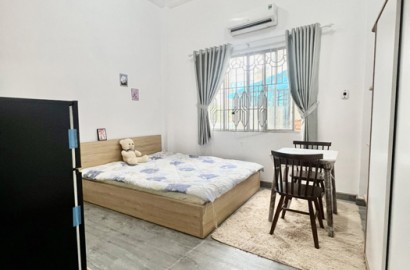 Studio apartmemt for rent with window on Cach Mang Thang Tam street