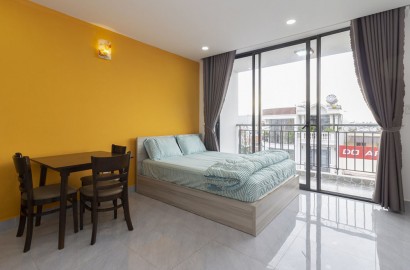 Serviced apartment with balcony, open view of Nguyen Van Dau street