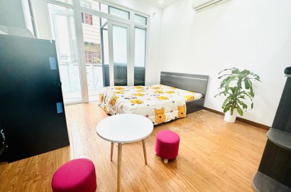 Wooden floor serviced apartment for rent on Phan Van Tri street