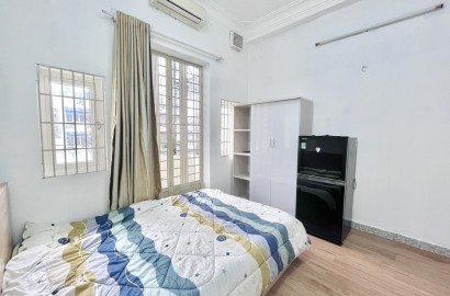 Studio apartmemt for rent with balcony, bathtub on Phan Dinh Phung street