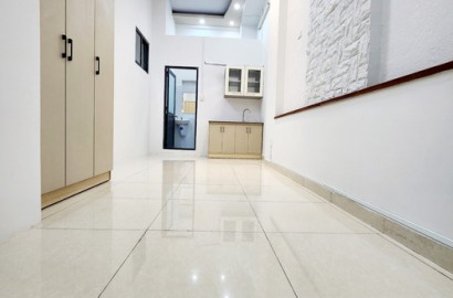 Ground floor apartment for rent on Banh Van Tran Street