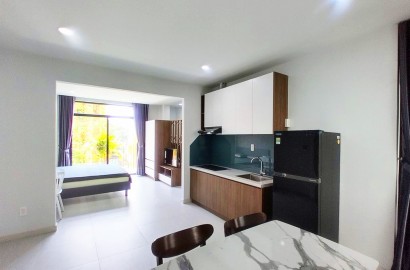 Spacious apartmemt with balcony on Banh Van Tran street in Tan Binh district