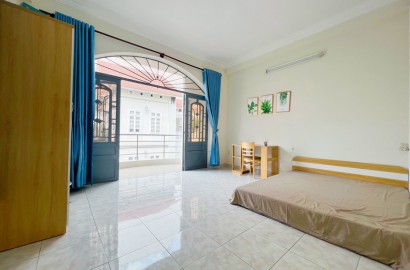 1 Bedroom apartment for rent with balcony on Nguyen Thai Binh Street