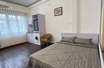 Serviced apartmemt for rent wih balcony, bathtub on Dinh Bo Linh street