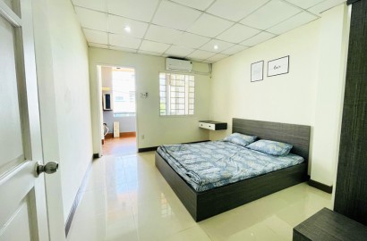 Cho thuê căn hộ 2 phòng ngủ riêng, ban công đường Nguyễn Minh Hoàng