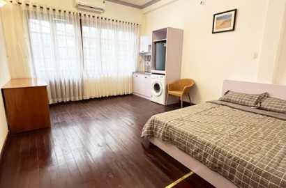 Serviced apartmemt for rent wih balcony, bathtub on Dinh Bo Linh street in Binh Thanh District
