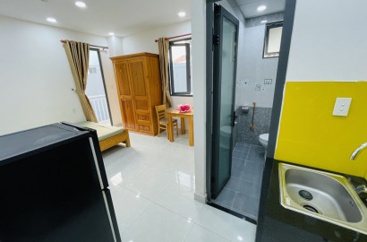 Serviced apartmemt for rent with balcony, elevator on Nguyen Van Dau Street